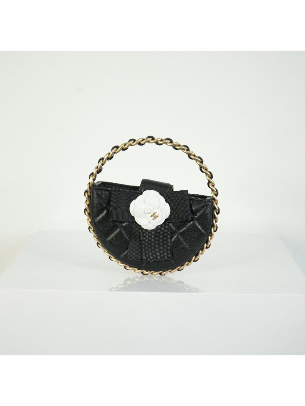 Chanel lambskin black quilted RND camellia mini clutch